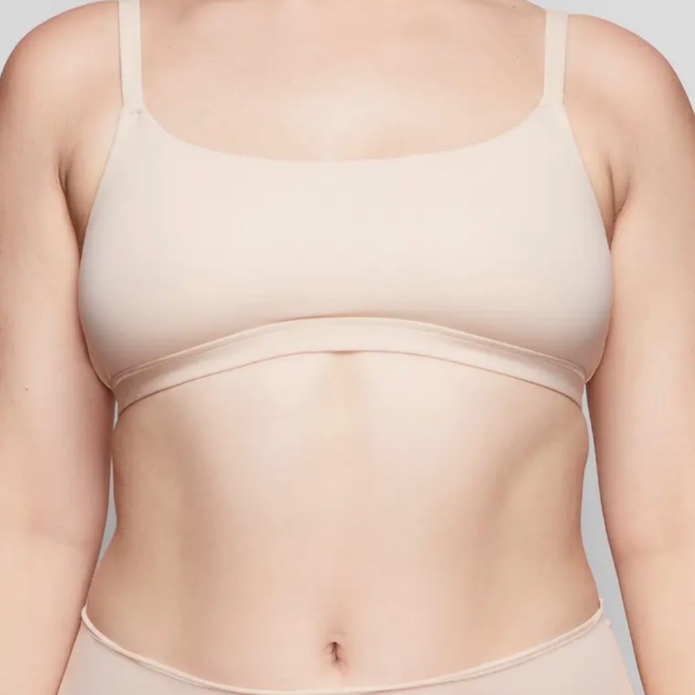 SKIMS Fits Everybody Scoop Neck Bra in Sand